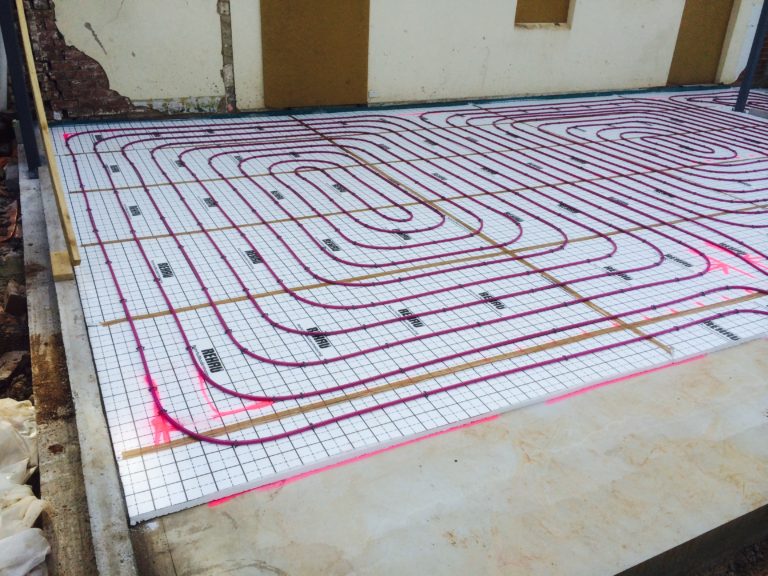 Hydronic underfloor and radiator heating with geoexchange